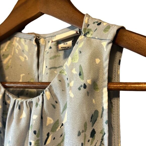 A New Day Sleeveless Top XS Blue Green White Abstract Print Blouse - Picture 4 of 5